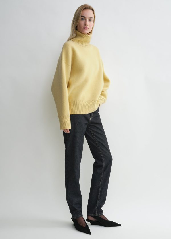 Double-knit turtleneck soft yellow For Sale